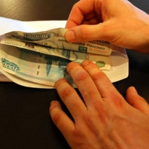 Житель Оренбуржья передал пограничнику ФСБ России 220 тысяч рублей