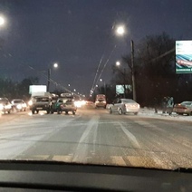 Отбросило в столб: в Оренбурге столкнулись сразу три автомобиля