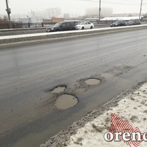 Ямы, лужи, швы: в каком состоянии в Оренбурге находится мост через ул. Шевченко на ул. Терешковой