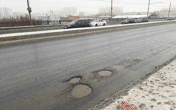 Ямы, лужи, швы: в каком состоянии в Оренбурге находится мост через ул. Шевченко на ул. Терешковой