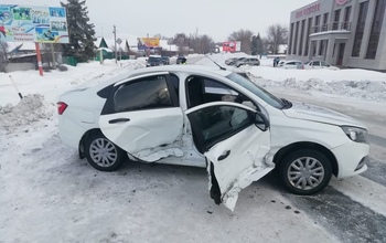 Тройной удар:​ в Кувандыке столкнулись три автомобиля