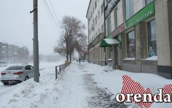 Последствия снежного коллапса: в Орске и Гае взлетели​ цены​ на такси