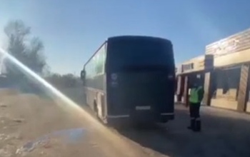 Дети-спортсмены из Оренбурга чуть не замерзли в сломавшемся на трассе автобусе