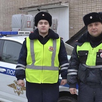 В Оренбурге сотрудники ДПС спасли пенсионерку из горящей квартиры