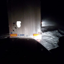 В Оренбургском районе в снежный плен попала фура из Казахстана