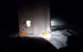 В Оренбургском районе в снежный плен попала фура из Казахстана