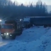 Неделю пролежавшую в кювете фуру дальнобойщика из Орска, наконец-то, достали