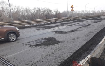 В Оренбурге мост через Сакмару находится в ужасном состоянии