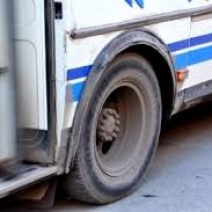 Оренбурженка, упавшая в автобусе, отсудила у частного перевозчика почти 50 тысяч рублей