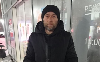 В Оренбурге бездомный просит помощи, но двери соцучреждений для него закрыты