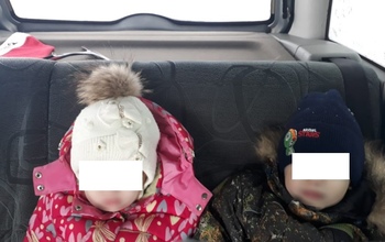 Оренбургские МЧСники не оставили в беде маленьких пассажиров сломавшегося автомобиля