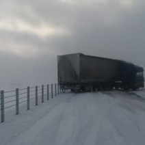 Под Гаем фура перегородила всю дорогу