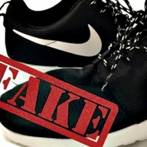 В Александровке оштрафованы продавцы контрафактных кроссовок и толстовок