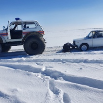 На Ирикле рыбаки, пытавшиеся скрыться от инспекторов рыбнадзора, застряли в снегу