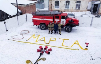 Бузулукские спасатели по-особенному поздравили прекрасных дам с праздником