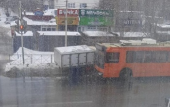 В Оренбурге хлебовозка столкнулась с троллейбусом