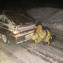 Последствия метели в Оренбуржье: спасатели вызволили из 