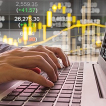 Желавший заработать на бирже житель Оренбурга лишился почти 500 тысяч рублей