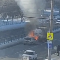 Героем дня в Оренбурге стал тракторист, пытавшийся потушить загоревшуюся машину