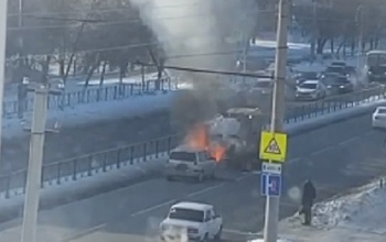 Героем дня в Оренбурге стал тракторист, пытавшийся потушить загоревшуюся машину