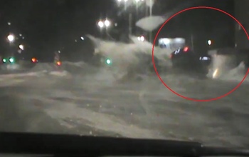 В Орске пьяный водитель Volkswagen Polo снес киоск во время побега от сотрудников ГИБДД