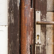 В Оренбурге мама не могла попасть домой, где остался 1,5-годовалый ребенок