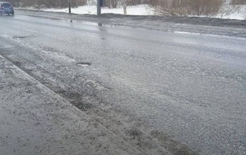 Отремонтированное в прошлом году Шарлыкское шоссе покрывается ямами