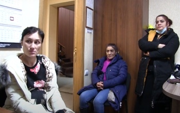 В Оренбурге полицейские задержали трех карманниц