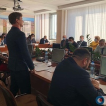 В Орске экс-единоросс в знак протеста провел заседание депутатов стоя