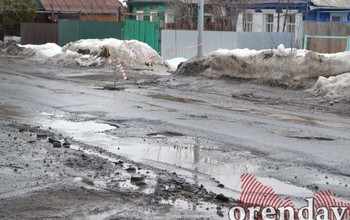 В Оренбурге проезжая часть разрушена как минимум на 262 улицах