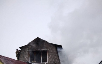 В Оренбурге пожар оставил без крова многодетную семью