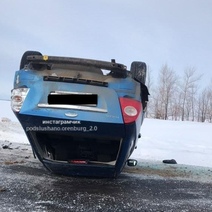 В Оренбуржье на трассе опрокинулся на крышу 