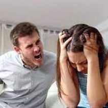 Ревнивый вахтовик из Орска избил жену, вернувшись домой (18+)