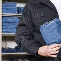 Решивший обновить свой гардероб новотройчанин попался на краже