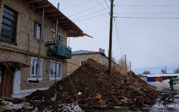 В Новосергиевском районе ремонт крыши жилой двухэтажки обернулся мусорным коллапсом