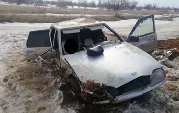 В Орске серьезно пострадали водитель и пассажир перевернувшегося «ВАЗ-21144»