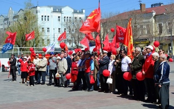 Оренбуржцы просят губернатора разрешить им первомайскую демонстрацию