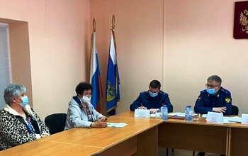 Александру Самбурскому и Руслану Медведеву жители Сорочинска вручили коллективное обращение