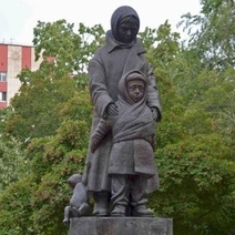 Денег нет, соглашайтесь на медаль: чем порадовали «детей войны» к празднику