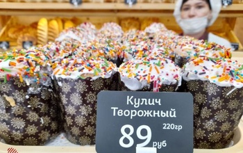На прилавках оренбургских магазинов появились куличи: недешевое удовольствие