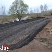Жители Овощевода бьют тревогу: дорогу к озеру начали отсыпать асфальтовым срезом