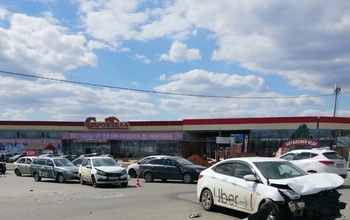В Оренбурге столкнулись сразу четыре автомобиля
