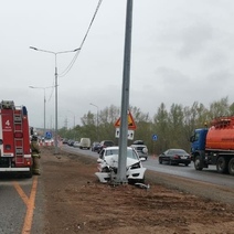 В Оренбуржье, въехав в столб, погиб водитель автомобиля Datsun