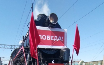 Жители Оренбурга встретили на вокзале «Поезд Победы»