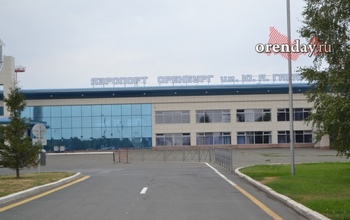 Летевший в Москву самолет из-за технической неисправности вернулся в Оренбург