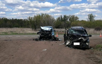 В Оренбуржье в серьезном ДТП пострадали два человека