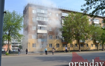 В Оренбурге на улице Аксакова в многоквартирном доме произошел пожар