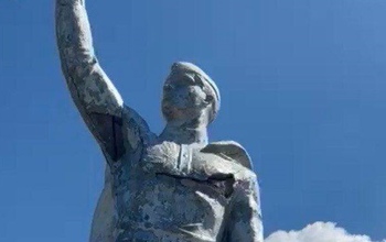 В Октябрьском районе на глазах разрушается памятник Советскому солдату