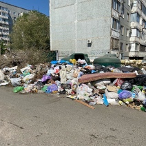 Оренбуржцы в очередной раз жалуются на переполненные мусорные площадки