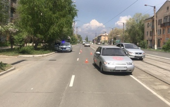 В Новотроицке ВАЗ-2112 сбил семилетнюю девочку на самокате